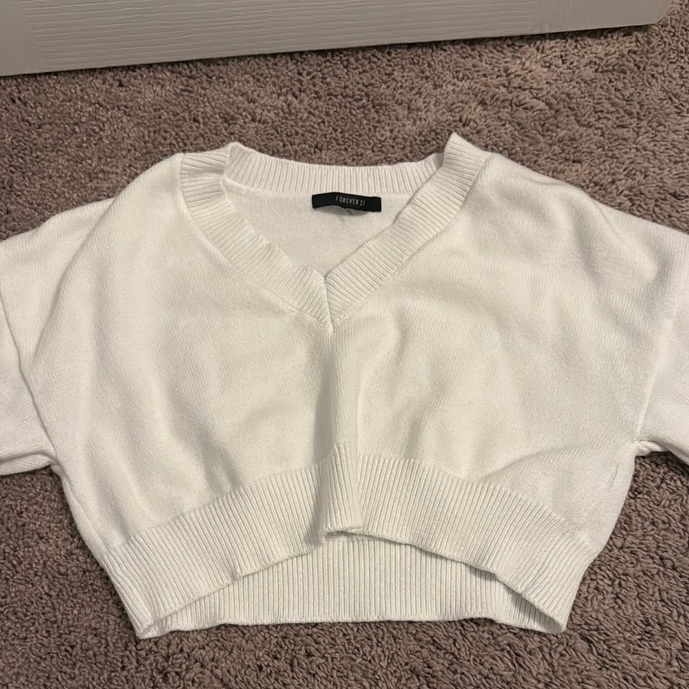 Forever 21 Women's White V-Neck Crop Top